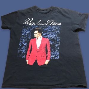 Panic! At the Disco black graphic tshirt, size L